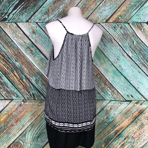 C5 - Forever 21 | Black & White Racerback Tank - L - Picture 5 of 7